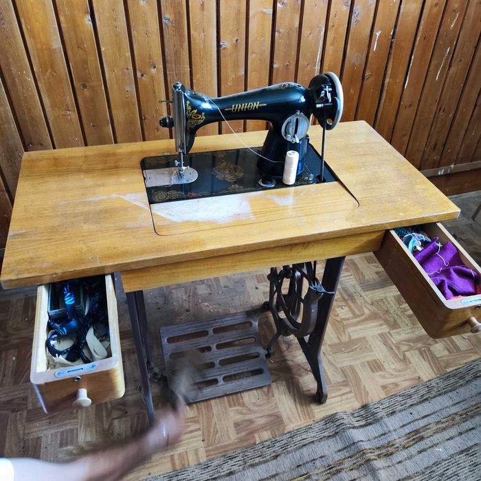 Продава крачна шевна машина