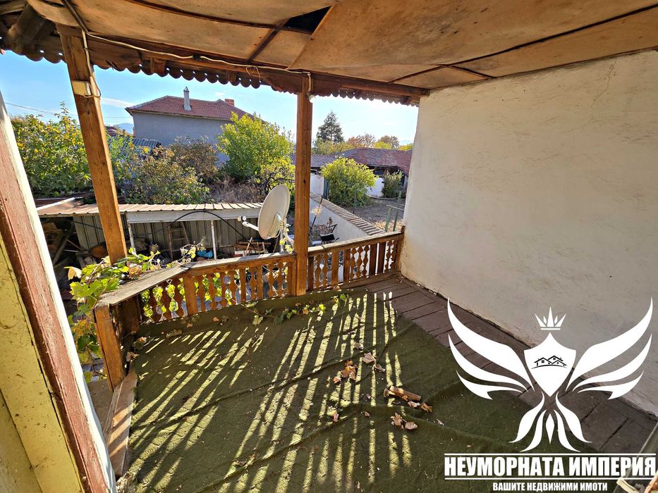 Двуетажна вила/къща 80РЗП в 400кв.м двор в с.Дълбок Извор