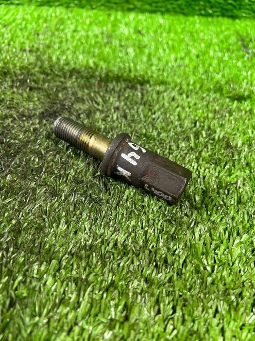 Болт коленвала Митсубиши Спейс Гир Л400 4G64 4G63 Space Gear L400