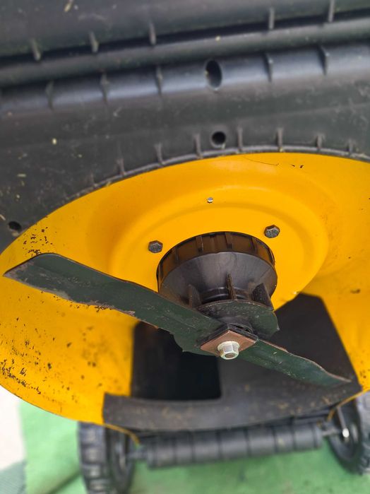 Акумулаторна косачка DeWALT DCMW564