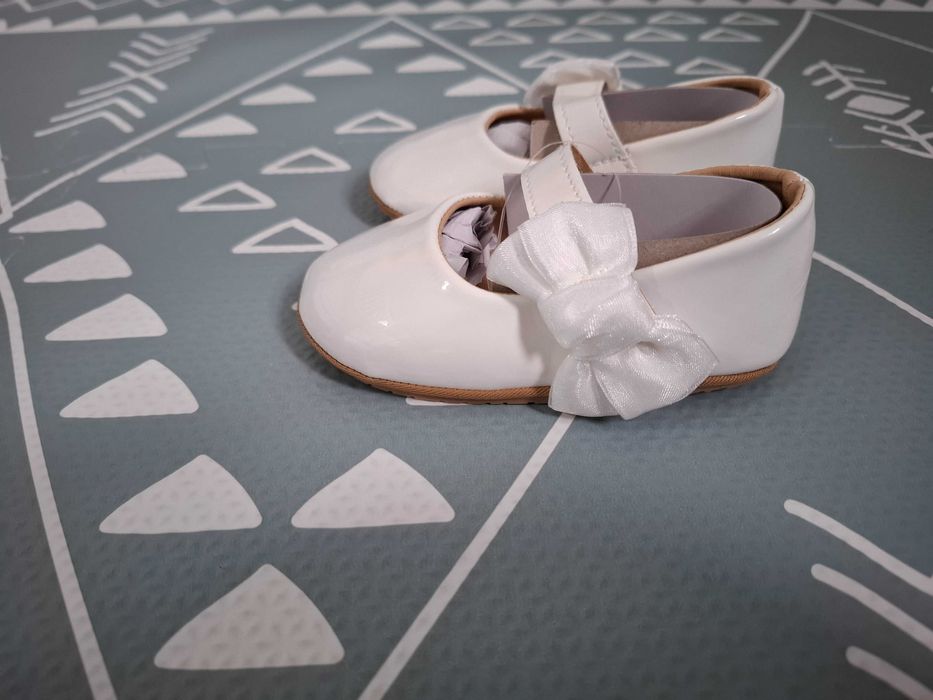 Бели обувчици размер 13