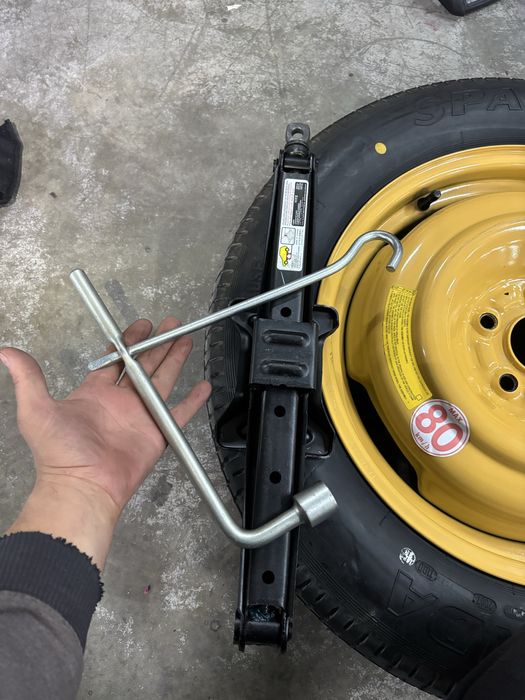 патерица/резервна гума/крик ключ  за Honda CR-V 3генерация