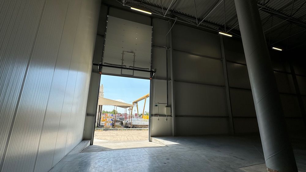 Дава се под наем Склад в с. Хрищени, Област Стара Загора - 990 кв.м за 3060 € - Снимка #1