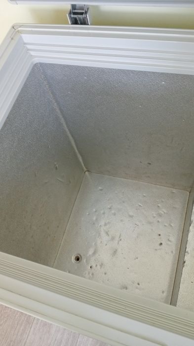 Продам морозильную холодильник ,210 литр,не работает