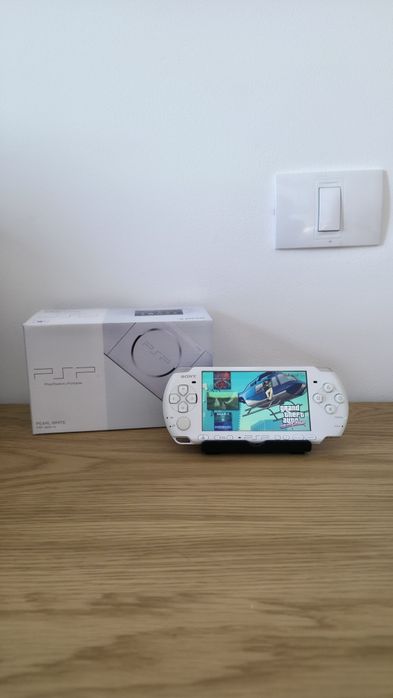 Sony PSP 3000, Modat, 550 jocuri, 9 în 1,  gata de joacă