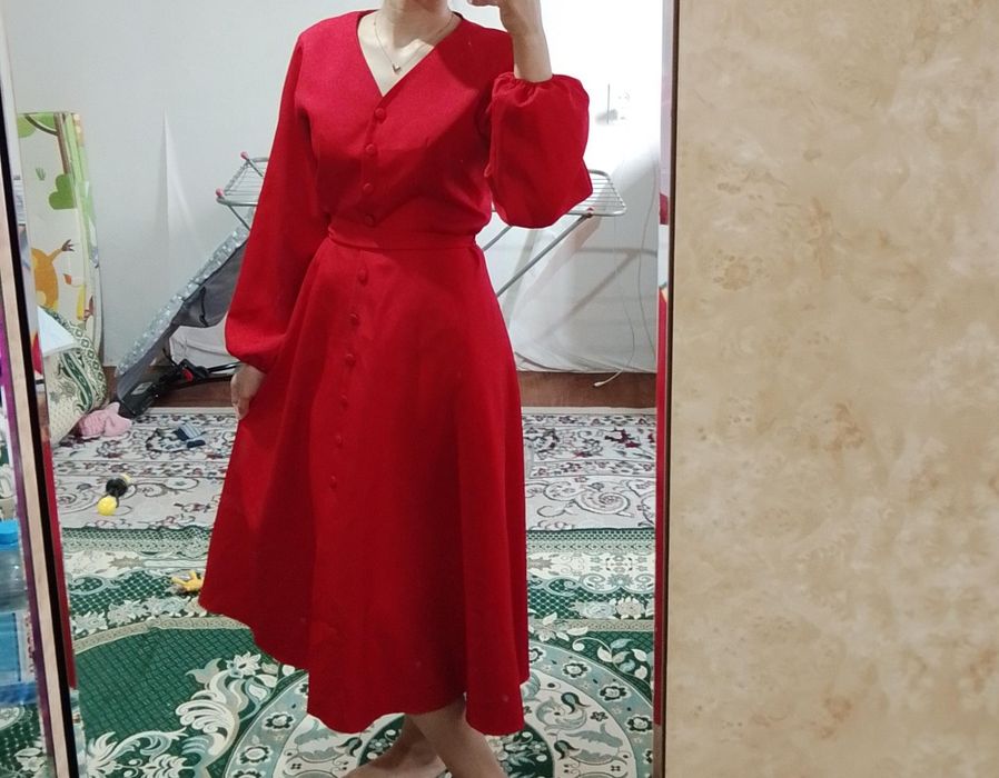 Новый Красный платье