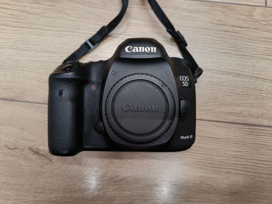 Продаётся комплект Canon 5D Mark III