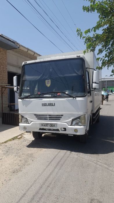 Isuzu midi bus NP37