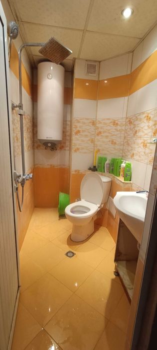 Продавам 4 стаен апартамент в идеален център.