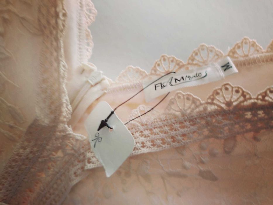 Rochie frumoasa, dantela, culoare roz prafuit