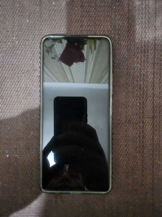 Продам телефон Tecno Pova 5