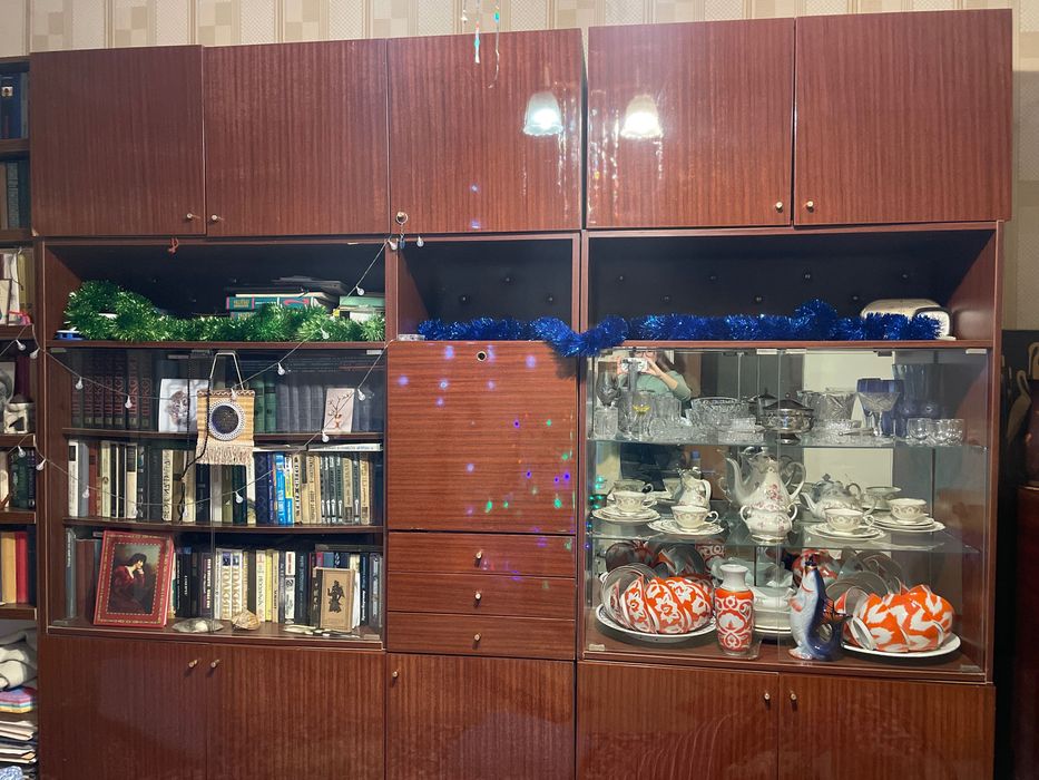 Стенка многофункциональная для хранения посуды и прочего