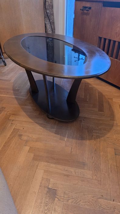 Холна маса със стъклен плот