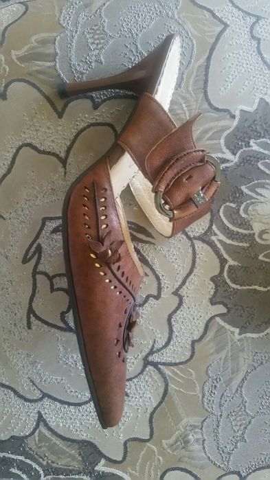 Продам босоножки