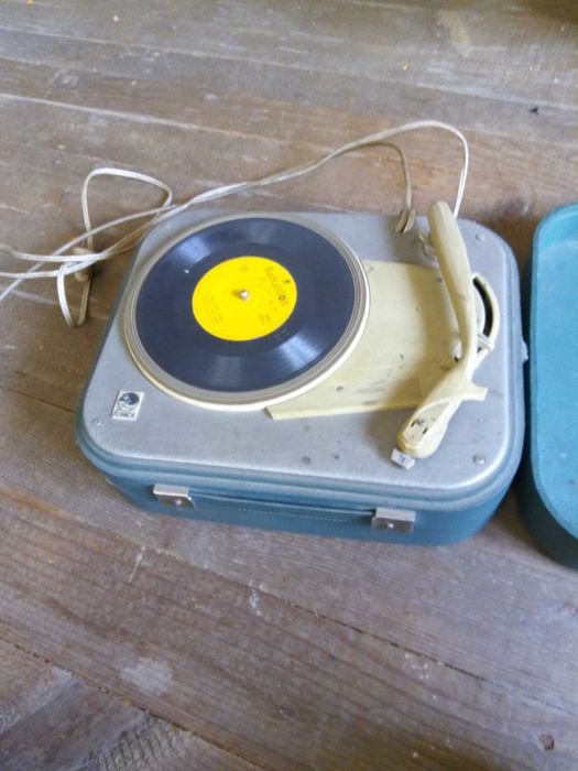 Стар грамофон в куфар