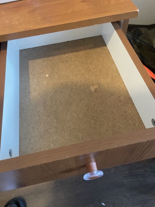 Продавам бюро 100x50x75