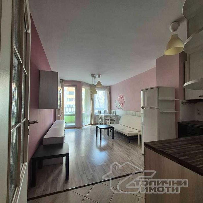 Двустаен, тухлен, с гараж в Дружба-2