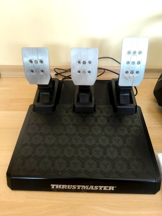 Висококачествен гейминг воланTHRUSTMASTER T248 +шифтър Thrustmaste