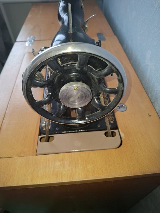 Продам швейную машинку