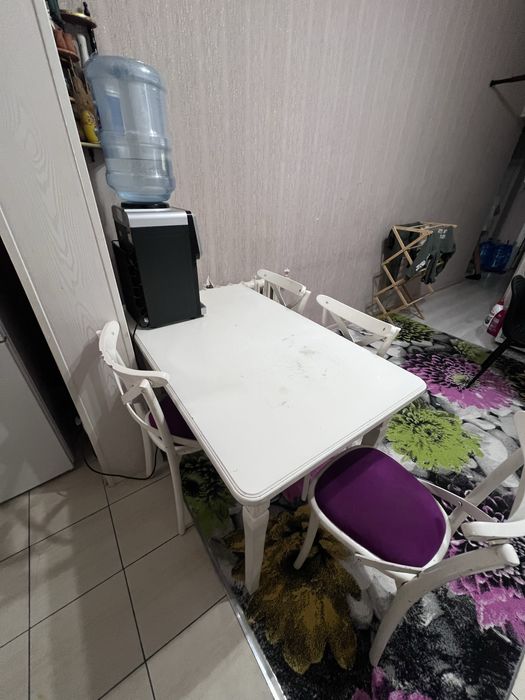 Стол деревяный и стулья