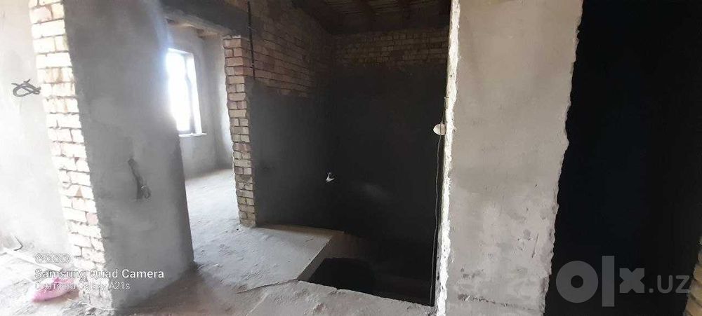 Olmazor tumani Chimboyda 2 sotil 3 qavatli korobka uy sotiladi.