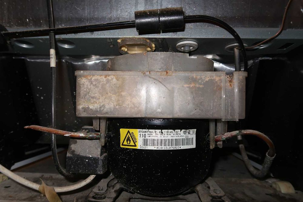 Продам холодильник АТЛАНТ в нерабочем состоянии