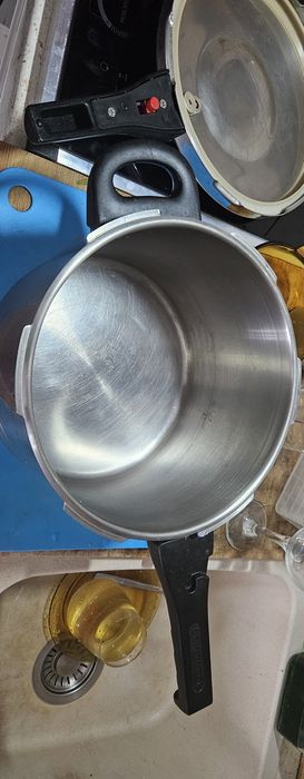 Тенджера под налягане