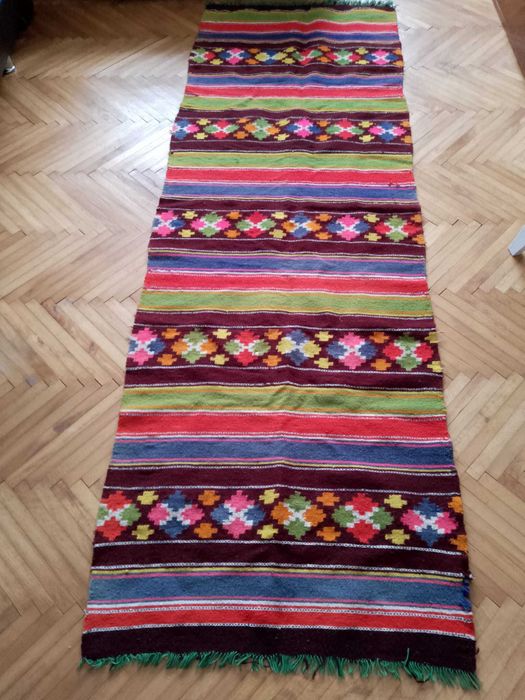 Vand 2 covoare traditionale autentice din lana, tesute manual la razboi, provenite din familie (mostenire de la strabunica). pret 500 lei amandoua