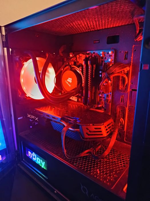 Vând PC de Gaming cu răcire pe lichid,fără monitor.