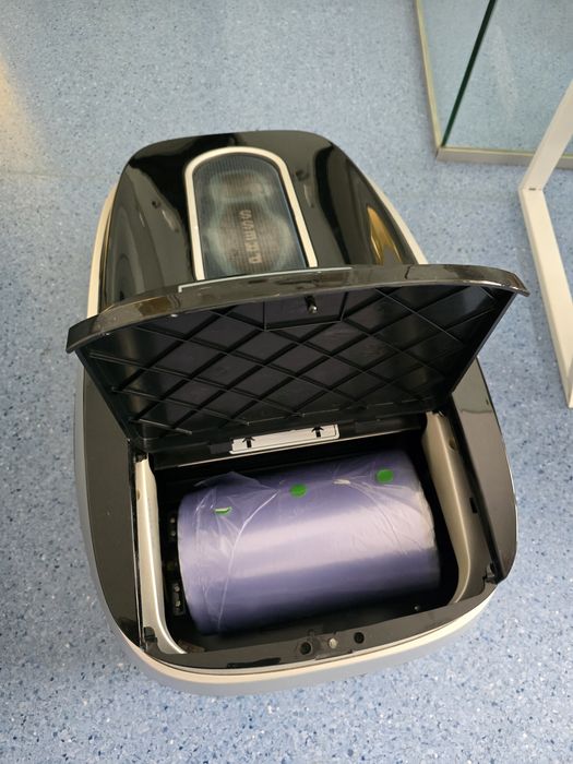 Aparat automat pentru acoperirea pantofilor Dr. Mayer cu rola inclusa