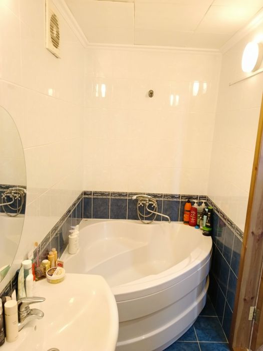 Продам двухэтажную 5 комн. квар. 1 - 80- 6 этаж