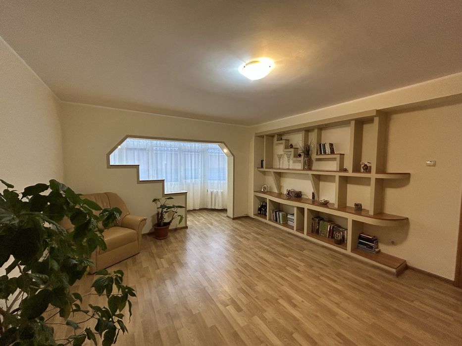 îchiriez apartament 3 camera
