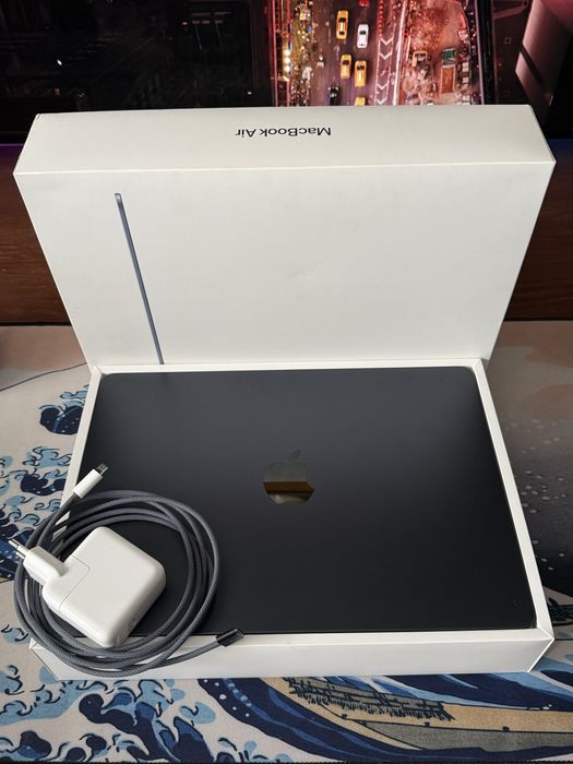 MacBook Air 13" M3 (2024) – 16GB RAM / 256GB SSD – Midnight – Ca Nou (16 Cicluri)