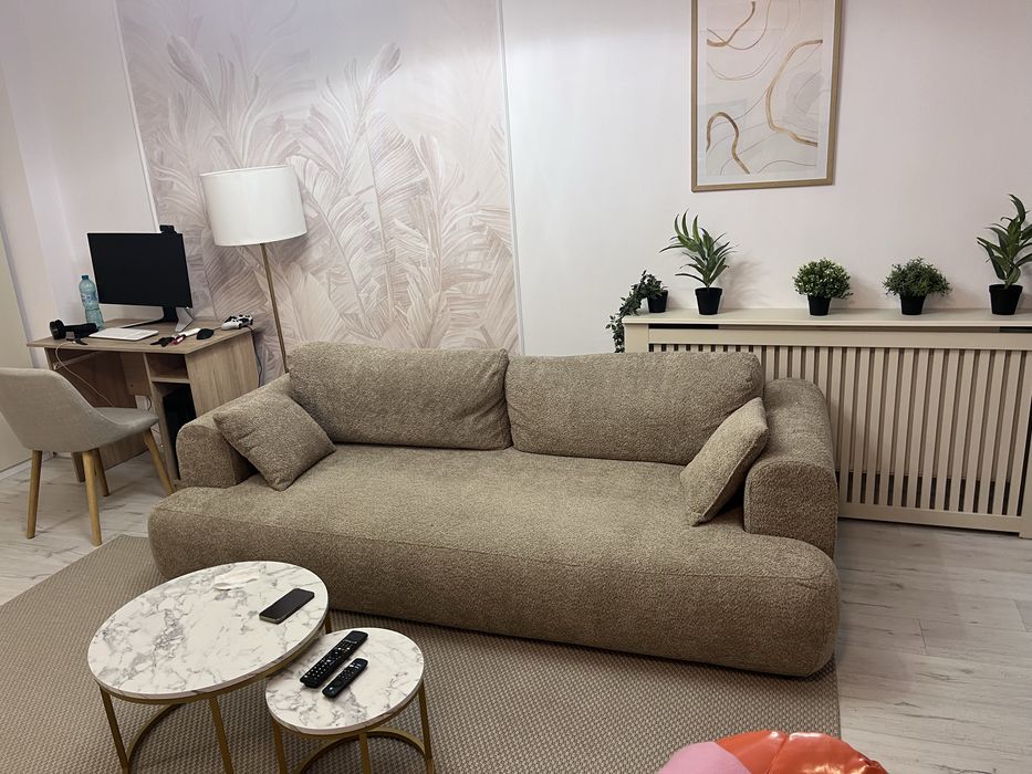 Persoana Fizica Proprietar Vand apartament 2 camere ,Comlpex Central Adress Rezidence,52 m,etaj 4,mobilat si utilat nou.