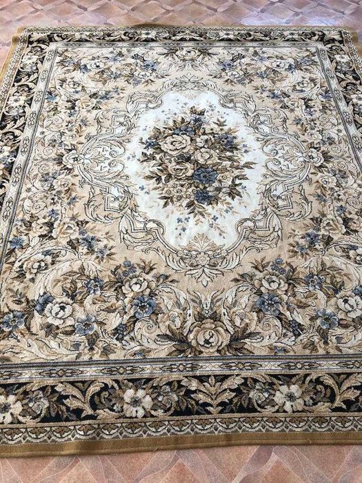 Ковер красивый шерстяной