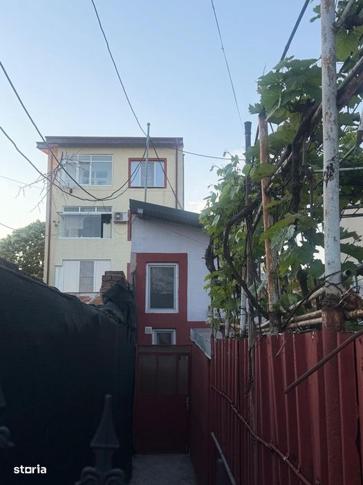 Garsoniera cu curte si intrare separata, situata in zona Grozavesti.