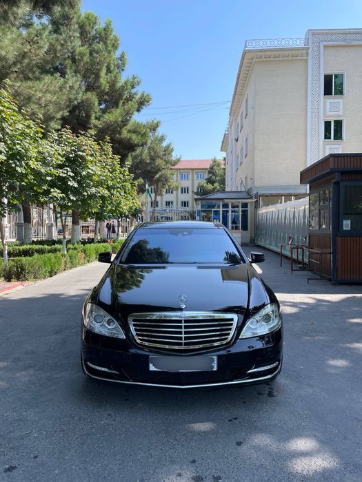 Mercedes-Benz W221