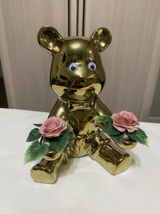 Копилка.  Подсвечник.  Статуэтки.