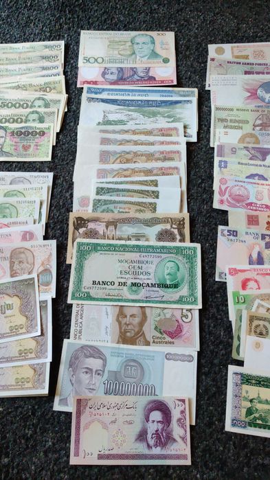 Bancnote diferite românești și straine