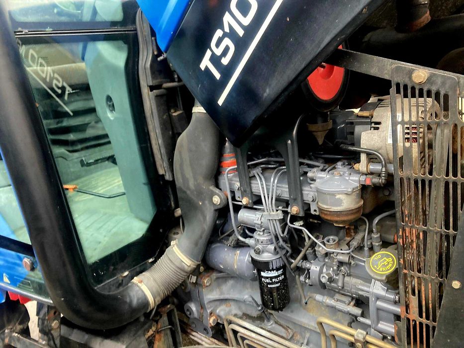 Трактор New Holland TS100