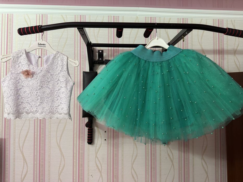 Платья нарядные,костюмы,юбки.