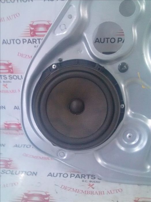 boxa fata kia venga 2011