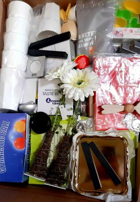 Cutii cu produse diferite-tip bazar