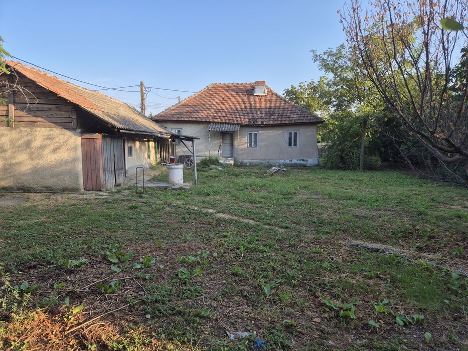 Vand casă  bătrâneasca