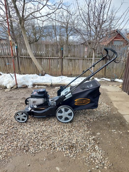 Masini pentru gazon .