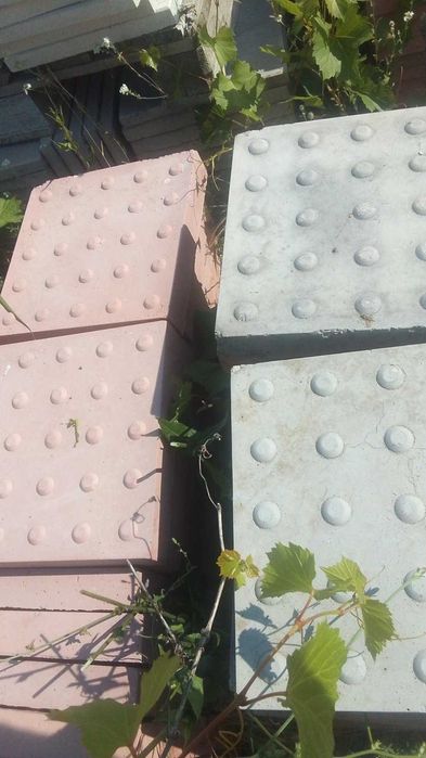 ПЛОЧКИ тротоарни 30х30см. ВТОРО качество, бетонни сиви и цветни