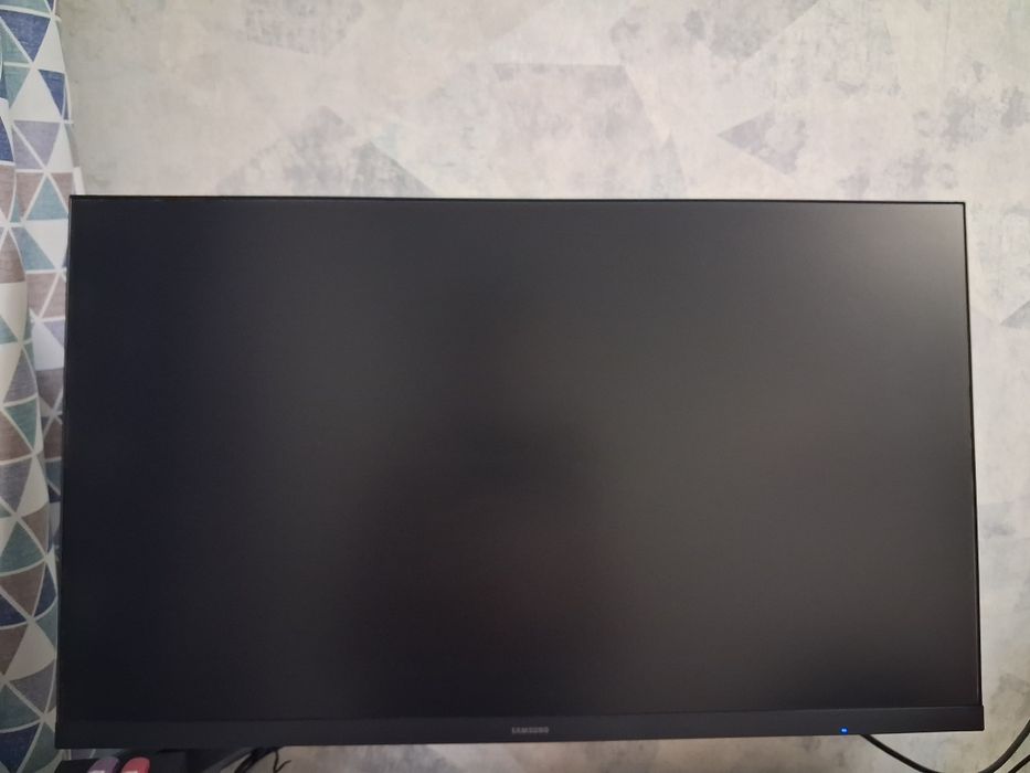 Монитор Samsung Essential