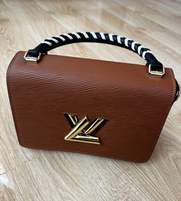 Сумку кожанную продаю