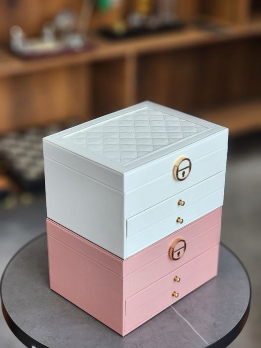 Шкатулка для украшений с двумя выдвижными ящиками