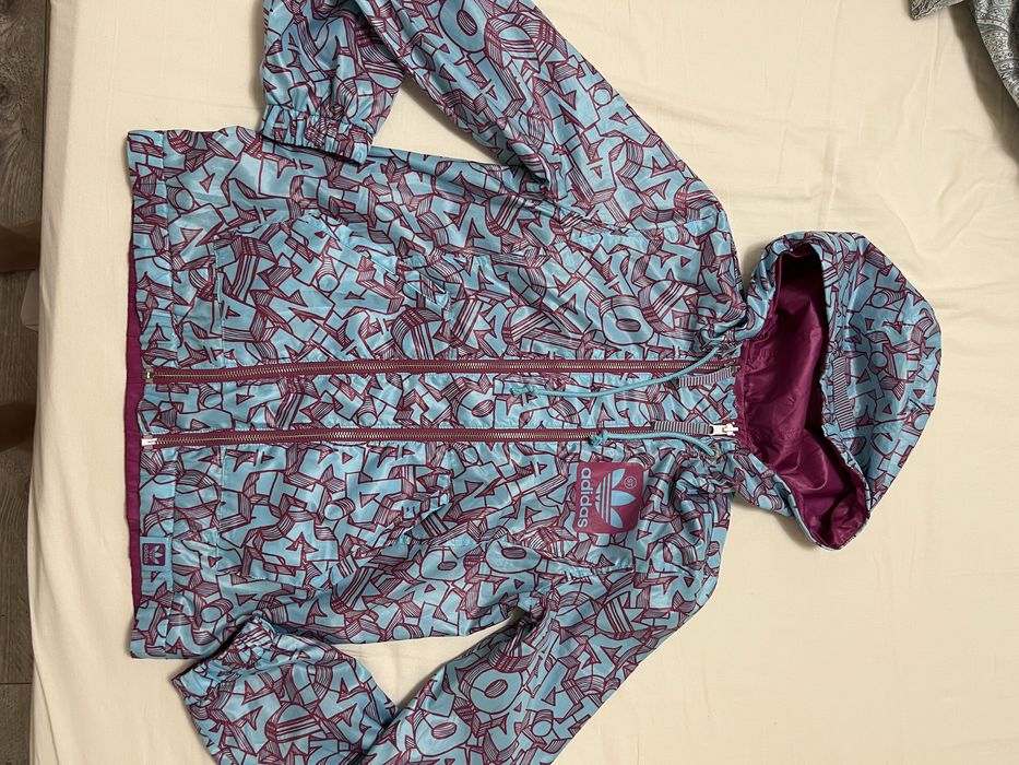 Яке Adidas с две лица